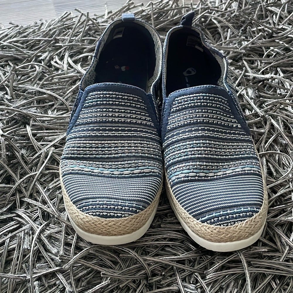 BOBS size 8 1/2 shoe